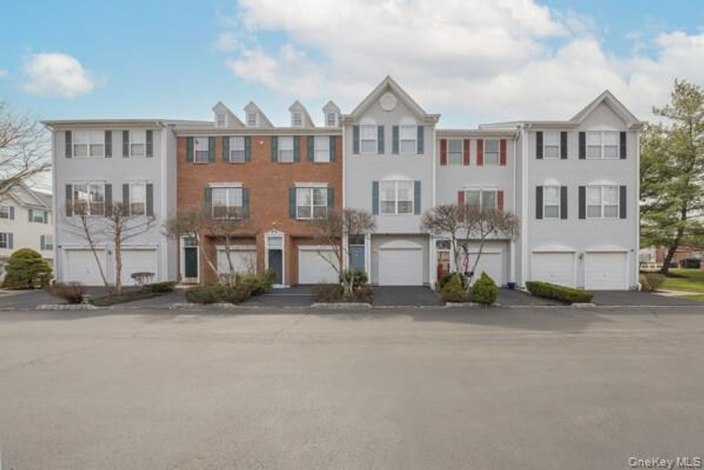 8 Cragmere Drive 8, Nanuet, NY 10954