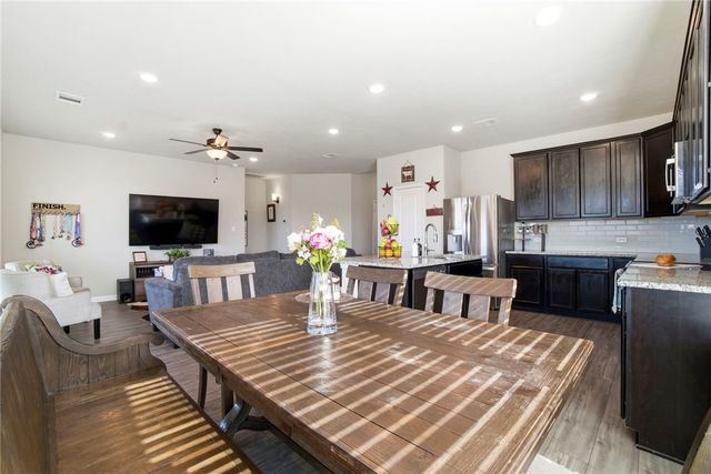 1318 Kingsgate Drive, Bryan, TX 77807