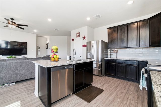 1318 Kingsgate Drive, Bryan, TX 77807