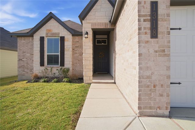 1318 Kingsgate Drive, Bryan, TX 77807