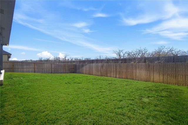 1318 Kingsgate Drive, Bryan, TX 77807