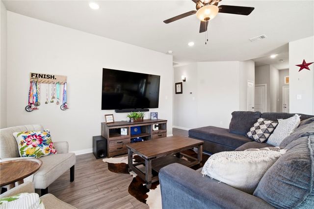 1318 Kingsgate Drive, Bryan, TX 77807