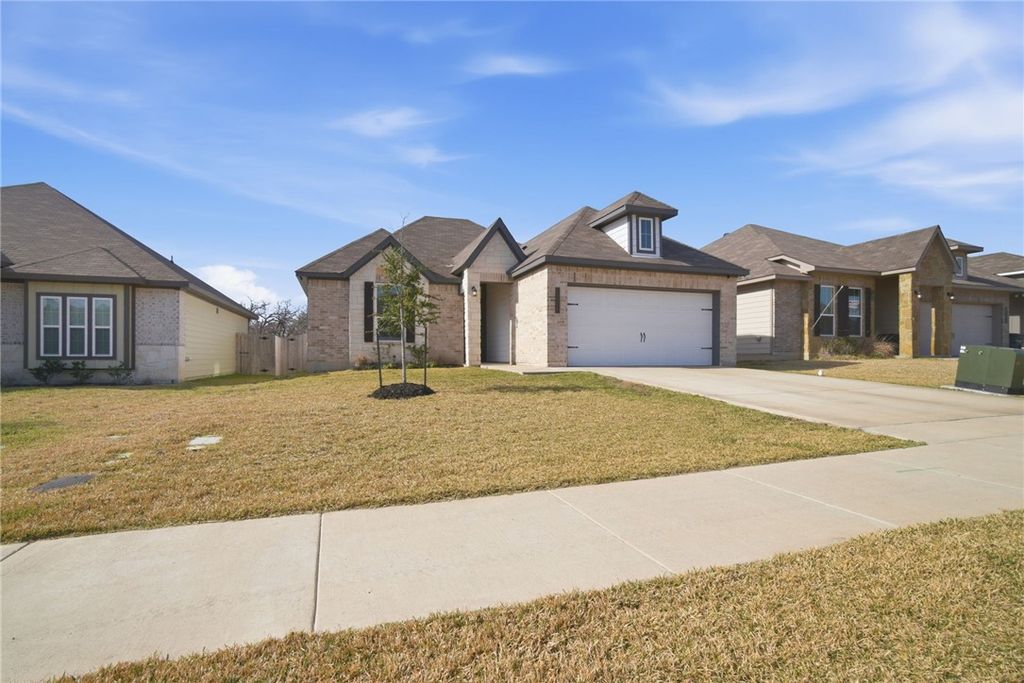 1318 Kingsgate Drive, Bryan, TX 77807