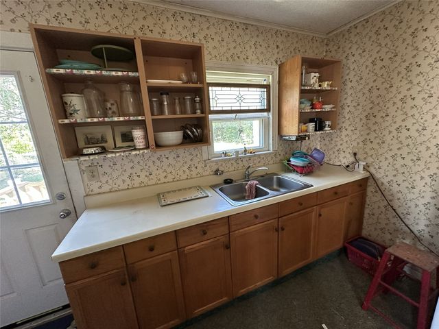 405 W Avenue E, Garland, TX 75040