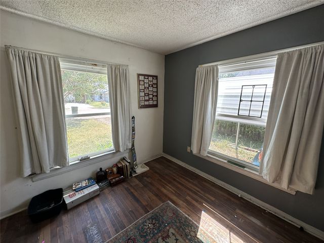 405 W Avenue E, Garland, TX 75040