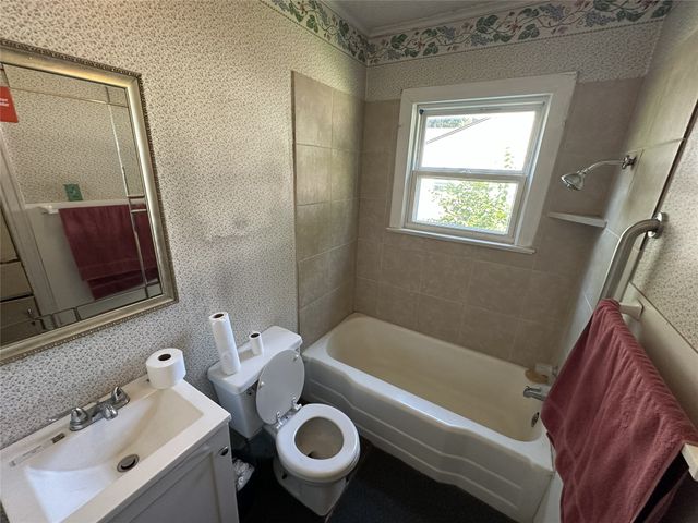 405 W Avenue E, Garland, TX 75040