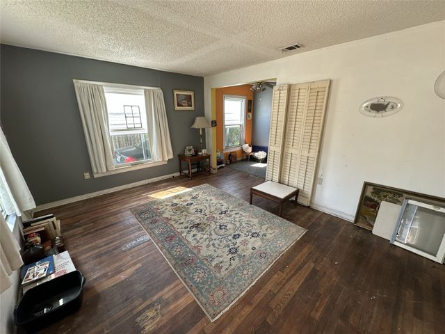 405 W Avenue E, Garland, TX 75040