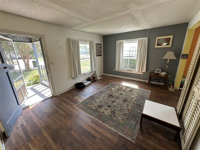 405 W Avenue E, Garland, TX 75040