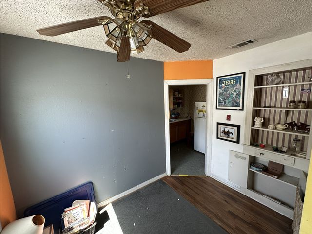 405 W Avenue E, Garland, TX 75040
