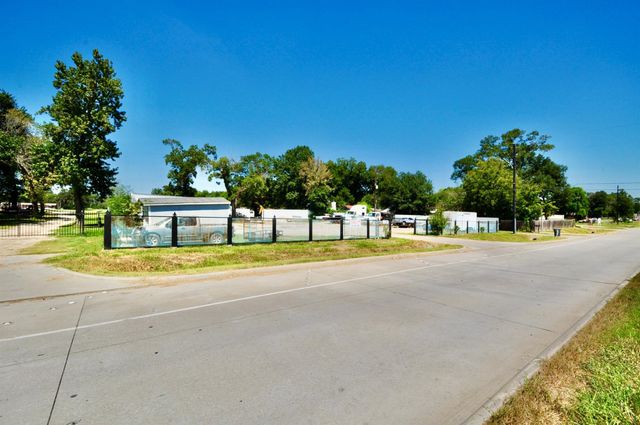 4703 Treaschwig Road, Spring, TX 77373