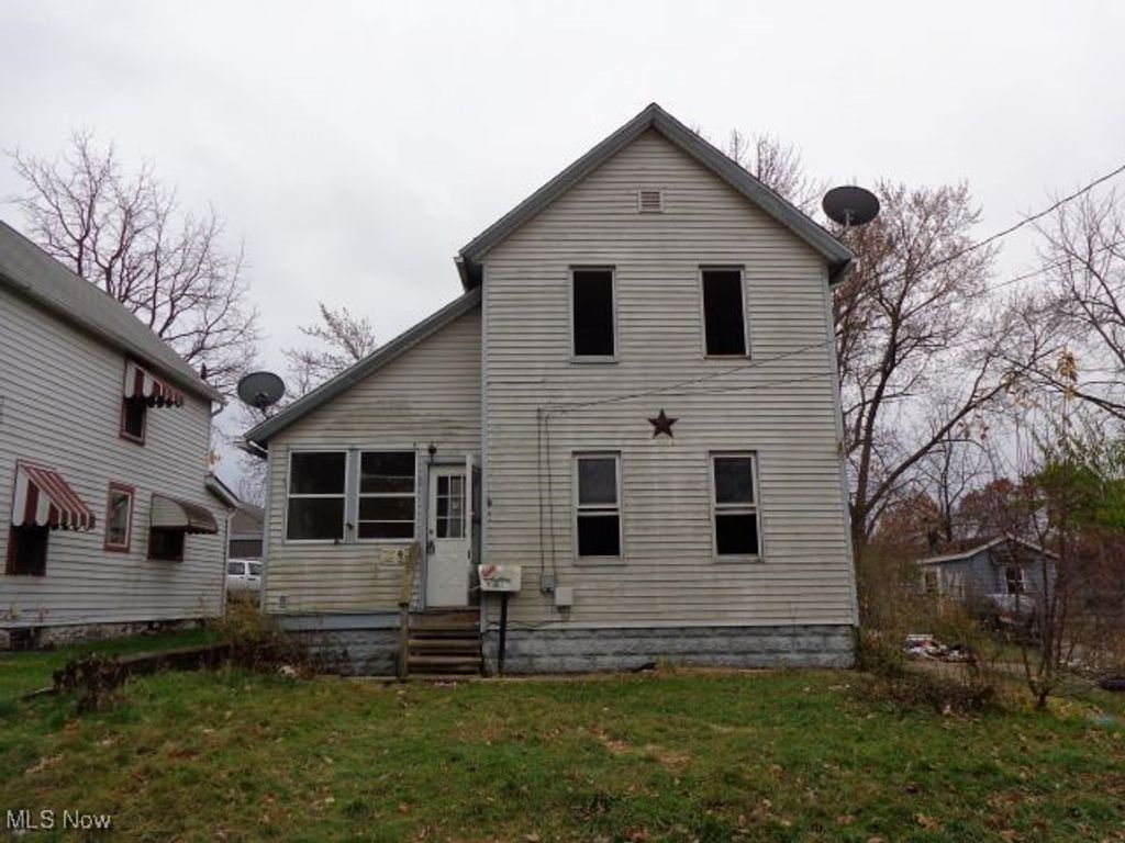 590 Flora Avenue, Akron, OH 44314