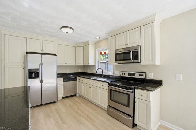 3929 Galleon DR, Chesapeake, VA 23321