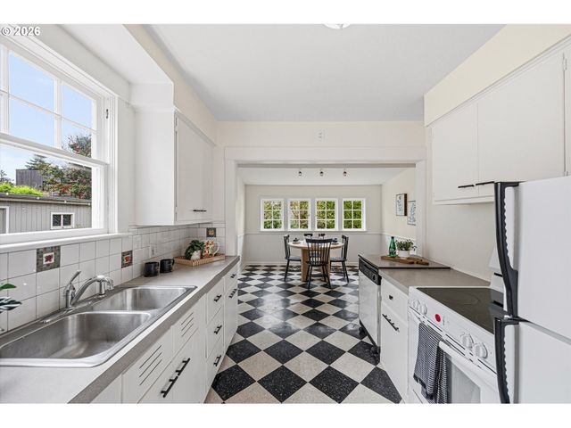 2801 Ne 35TH Pl, Portland, OR 97212