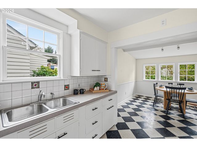 2801 Ne 35TH Pl, Portland, OR 97212