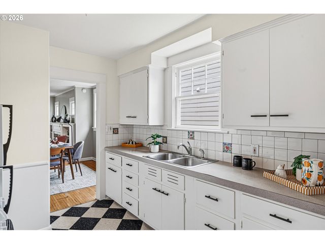 2801 Ne 35TH Pl, Portland, OR 97212