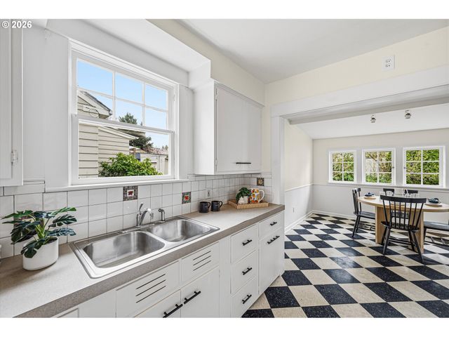 2801 Ne 35TH Pl, Portland, OR 97212