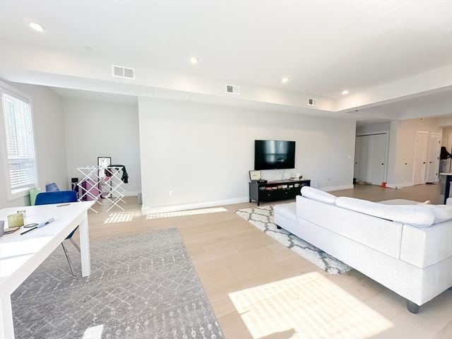 33 Ward St 1, Boston, MA 02127