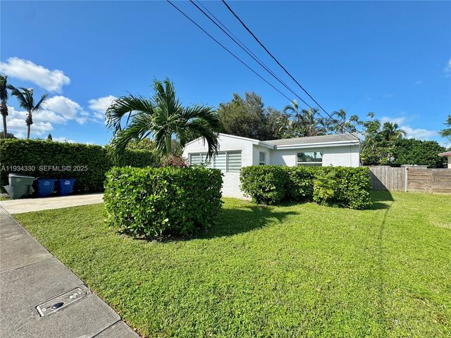 640 SW 6th St, Hallandale Beach, FL 33009