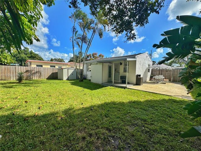 640 SW 6th St, Hallandale Beach, FL 33009