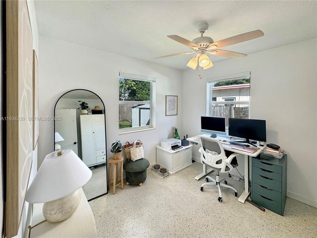 640 SW 6th St, Hallandale Beach, FL 33009
