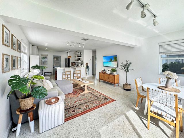 640 SW 6th St, Hallandale Beach, FL 33009