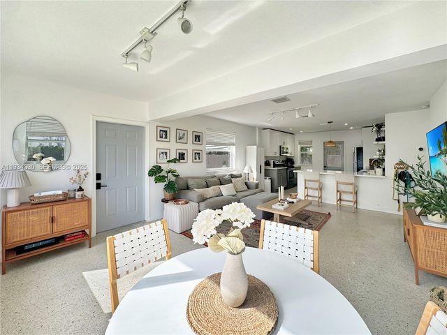 640 SW 6th St, Hallandale Beach, FL 33009