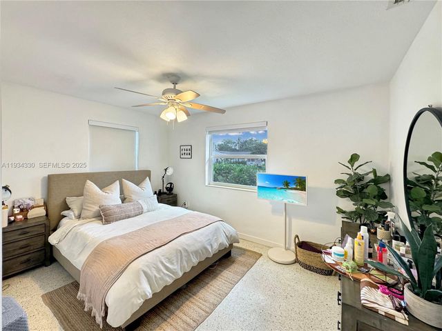 640 SW 6th St, Hallandale Beach, FL 33009