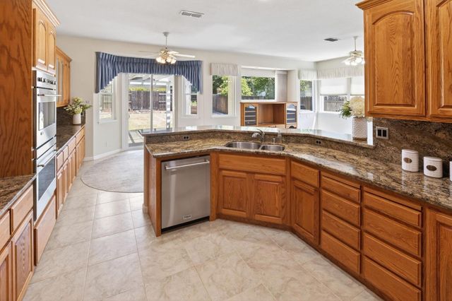 1648 Corbridge Dr, Roseville, CA 95747