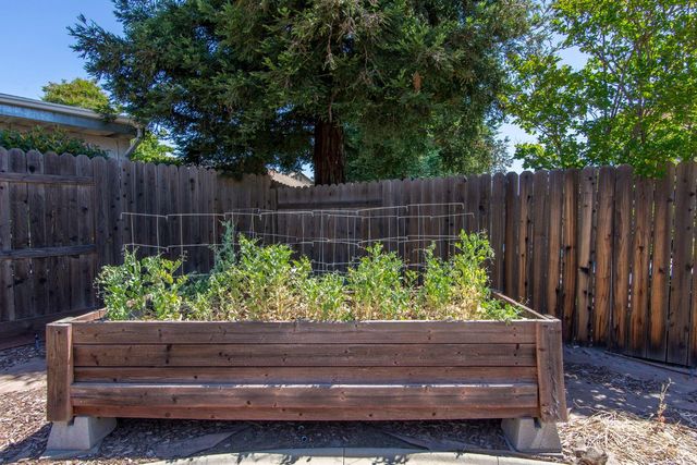 1648 Corbridge Dr, Roseville, CA 95747