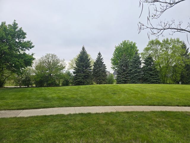 10 Covington Court, Algonquin, IL 60102