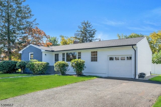1 Crestwood Ln, Clark Twp., NJ 07066