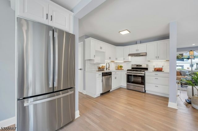 1 Crestwood Ln, Clark Twp., NJ 07066