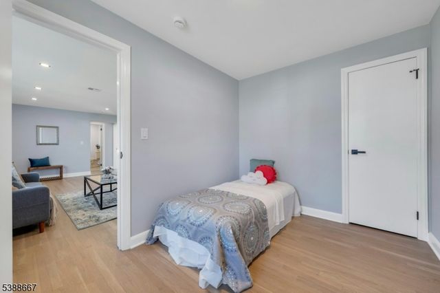 1 Crestwood Ln, Clark Twp., NJ 07066