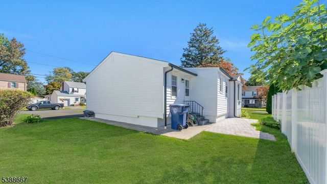 1 Crestwood Ln, Clark Twp., NJ 07066