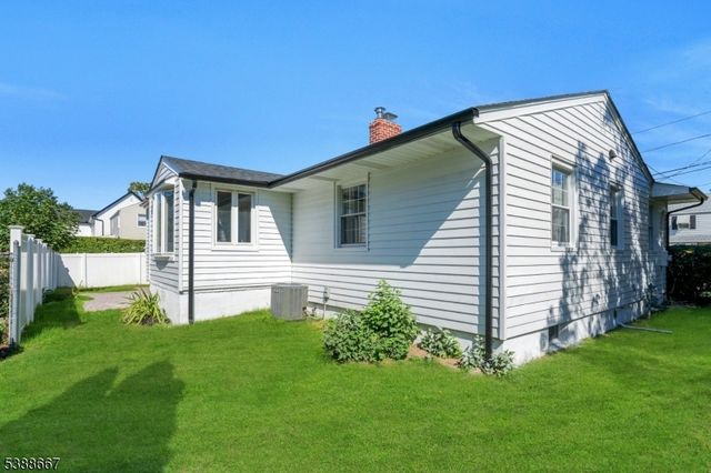 1 Crestwood Ln, Clark Twp., NJ 07066