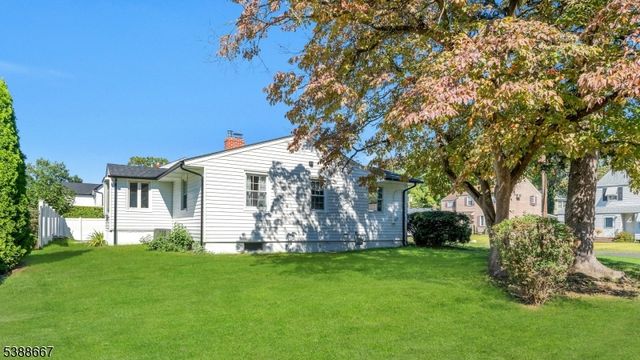 1 Crestwood Ln, Clark Twp., NJ 07066