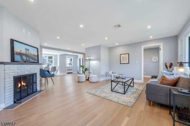 1 Crestwood Ln, Clark Twp., NJ 07066