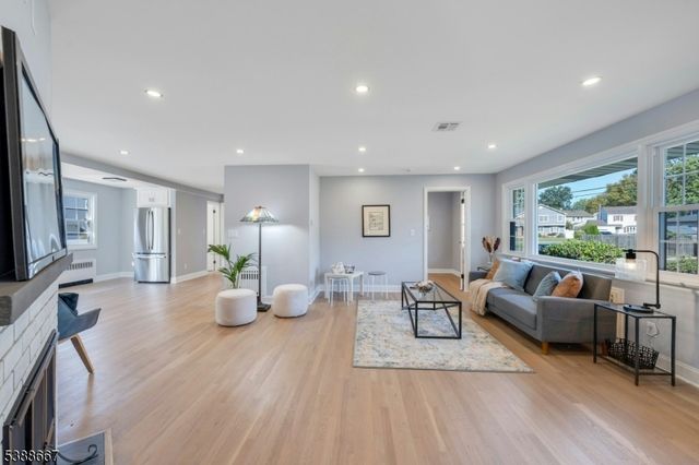 1 Crestwood Ln, Clark Twp., NJ 07066