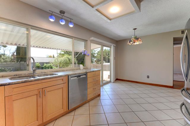 3804 MOUNT RAINIER Drive NE, Albuquerque, NM 87111