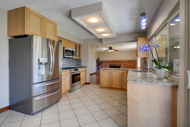 3804 MOUNT RAINIER Drive NE, Albuquerque, NM 87111