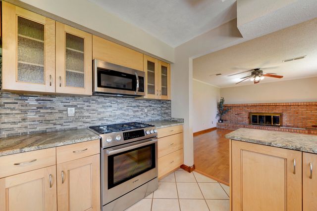 3804 MOUNT RAINIER Drive NE, Albuquerque, NM 87111