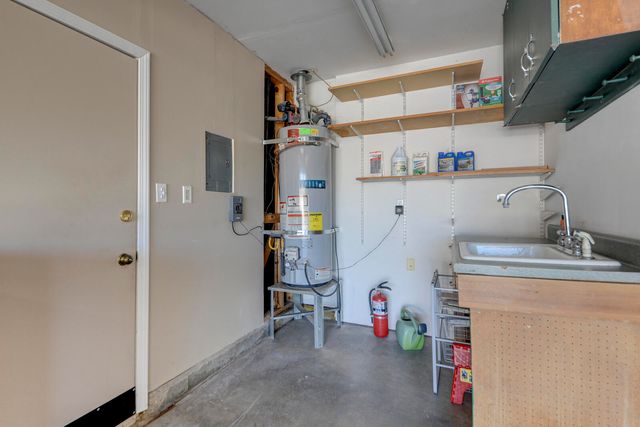 3804 MOUNT RAINIER Drive NE, Albuquerque, NM 87111