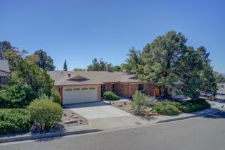 3804 MOUNT RAINIER Drive NE, Albuquerque, NM 87111