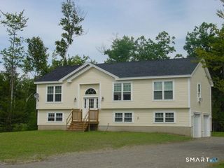 15 Old Oak Road, Norwich, CT 06360