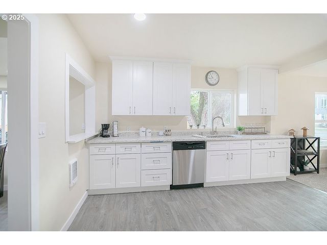 1214 S 5TH Ave, Kelso, WA 98626