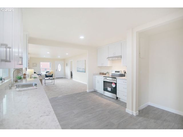1214 S 5TH Ave, Kelso, WA 98626
