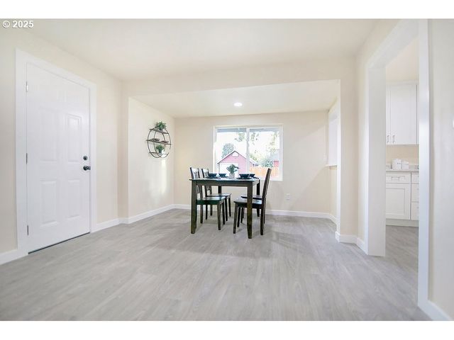 1214 S 5TH Ave, Kelso, WA 98626