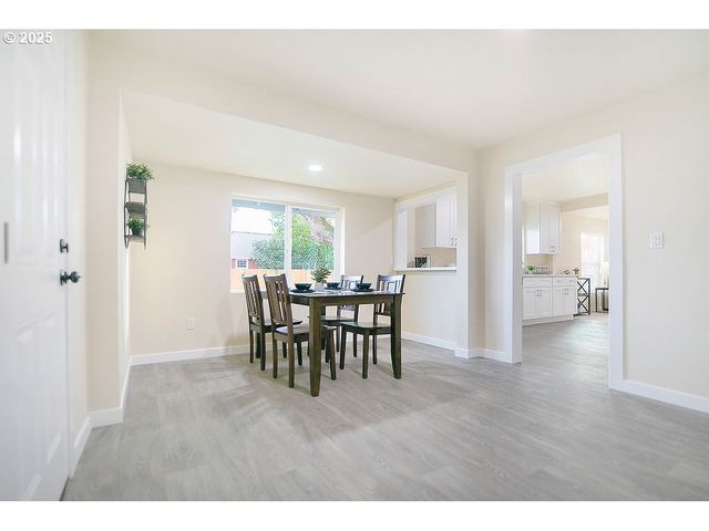1214 S 5TH Ave, Kelso, WA 98626