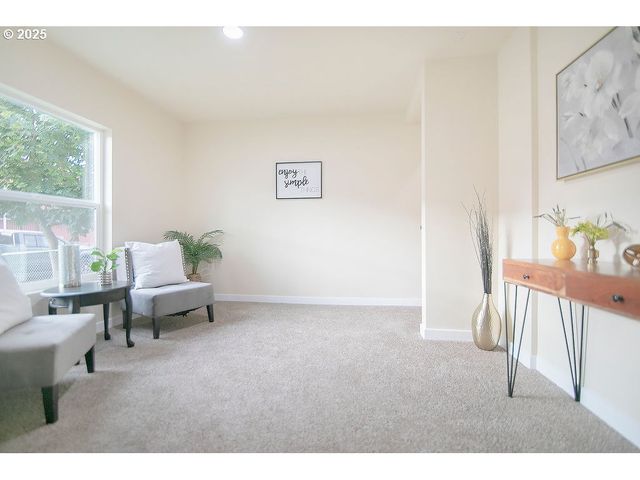 1214 S 5TH Ave, Kelso, WA 98626