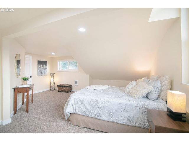 1214 S 5TH Ave, Kelso, WA 98626
